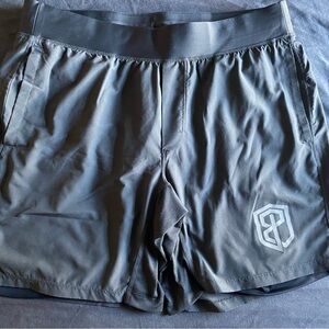 Men’s shorts with compression